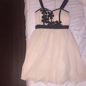 Beautiful Dance/Homecoming Dress! 80 Obo